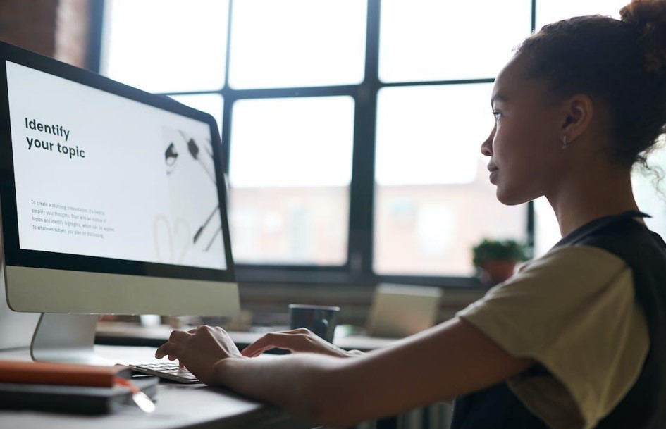 black student using mac